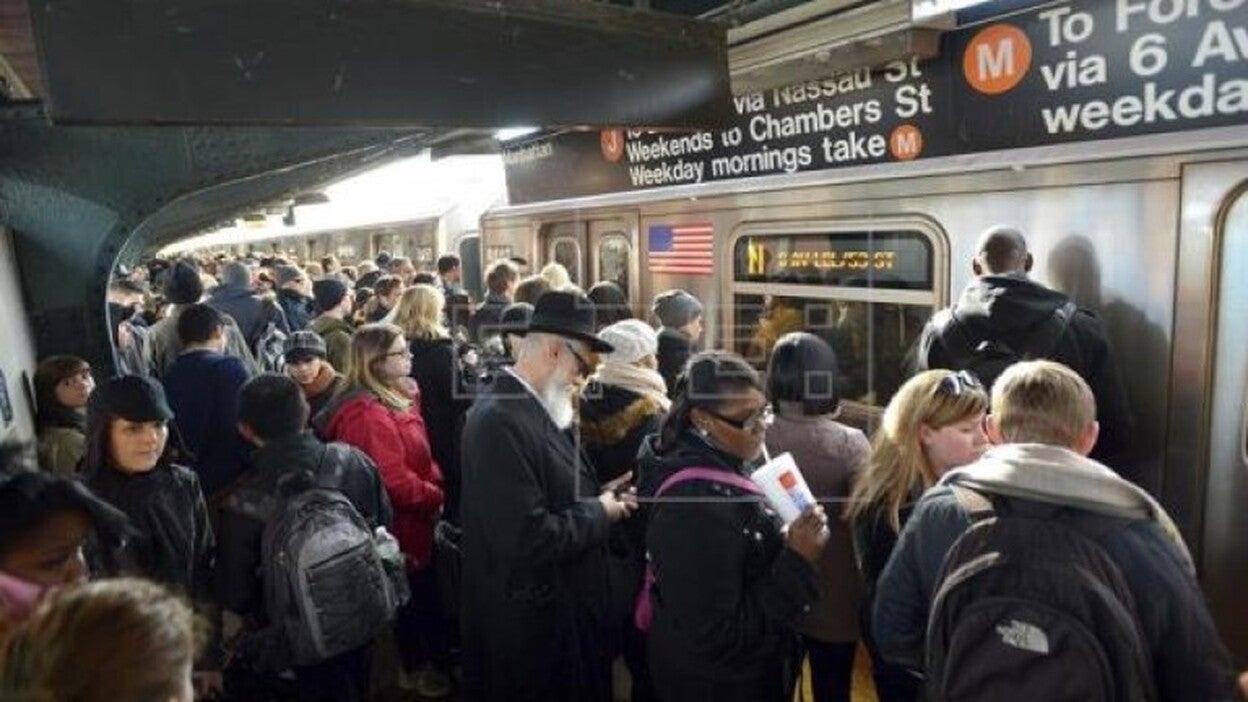 Al menos 34 heridos tras descarrilar un metro en Nueva York