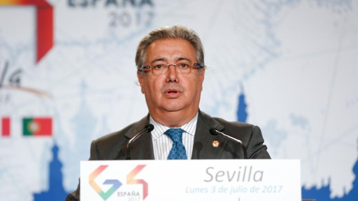 Zoido cree que España sufre una «presión importante» en sus puertos