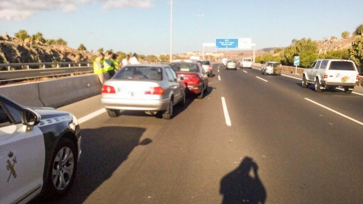 Una herida tras la colisión de seis turismos