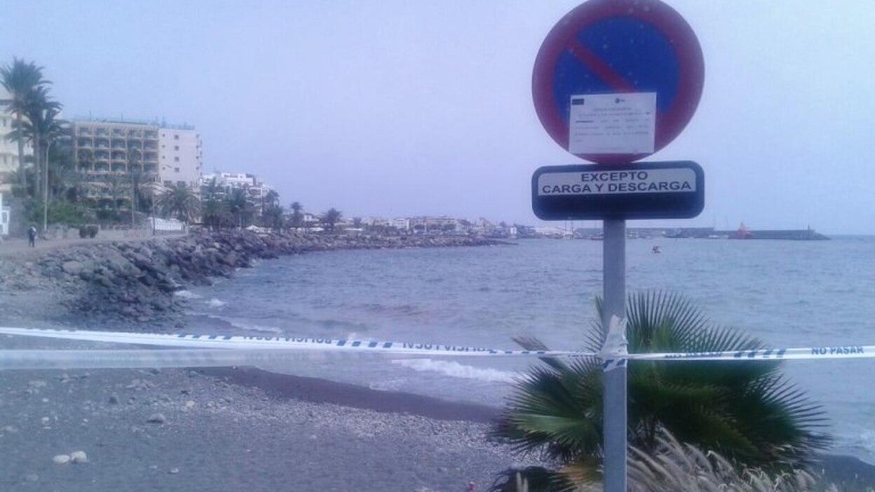 La playa junto al hotel Sunwing de Arguineguín continúa cerrada al baño