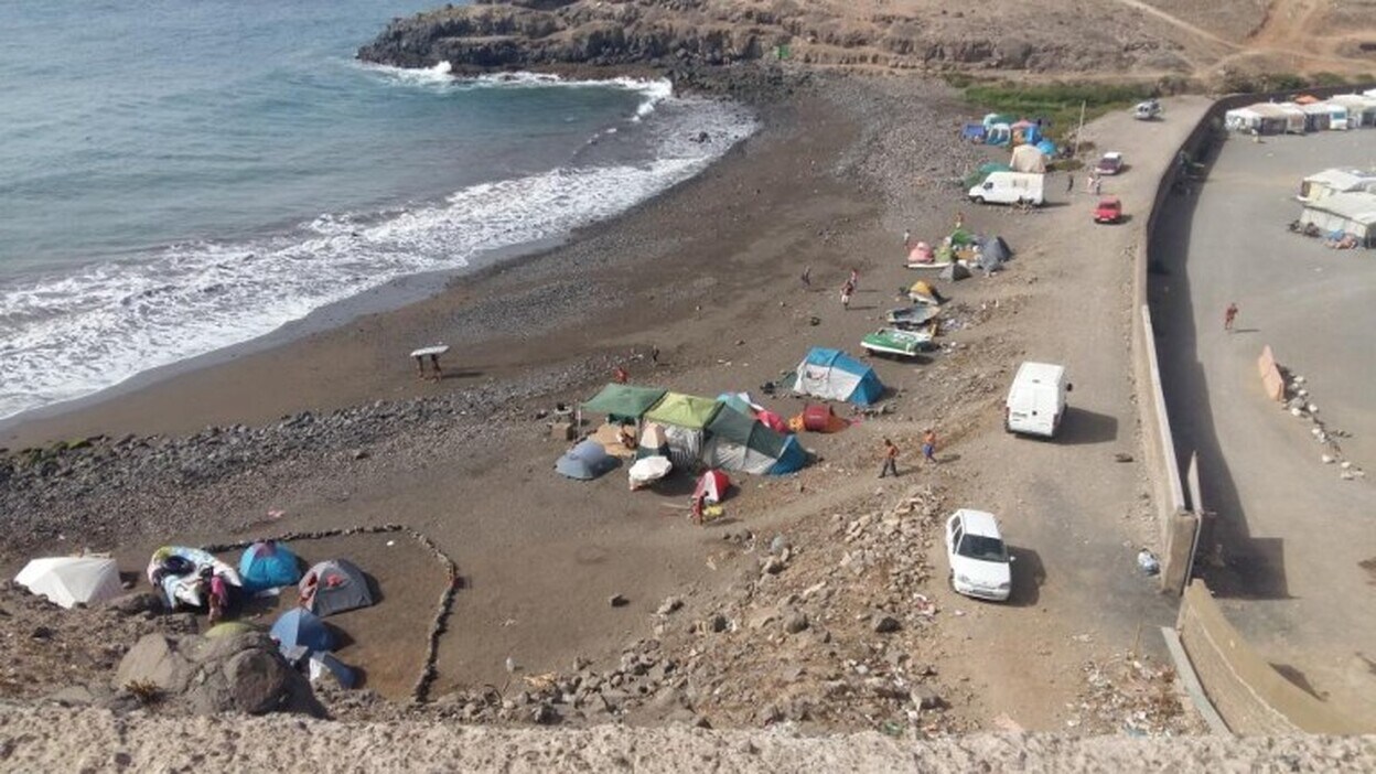 Playa de Silva, un lugar sin ley ni control de las acampadas