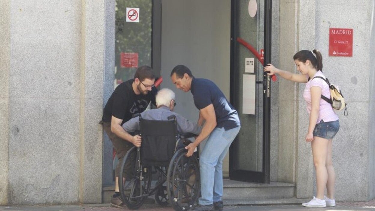 Casi 320.000 dependientes en espera