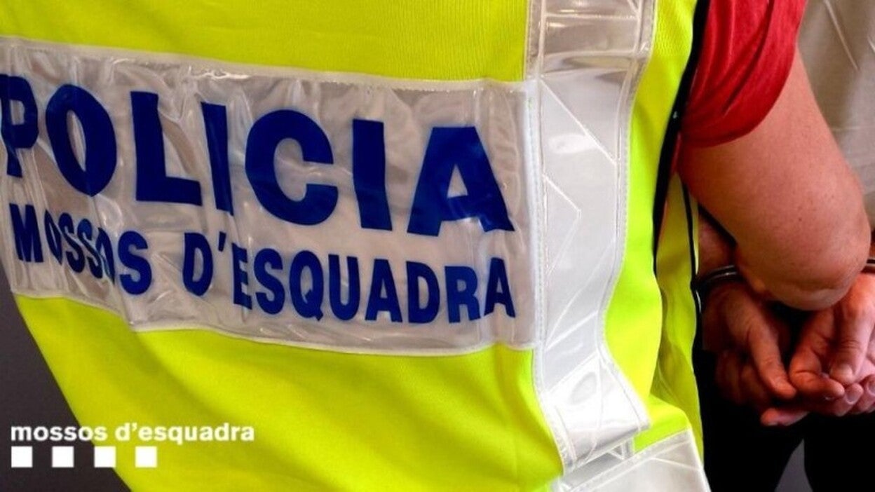 Se salta un control, ebrio y sin un neumático