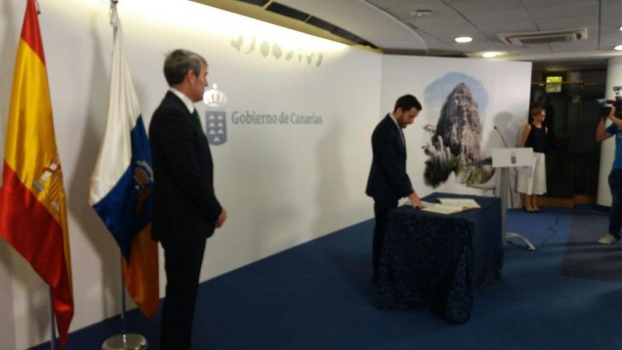 Isaac Castellano toma posesión como consejero de Turismo de Canarias