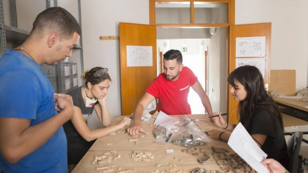 Sale a la luz nuevo material arqueológico de la Cueva Pintada