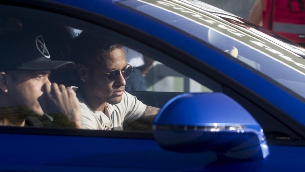 Neymar comunicó a sus compañeros su marcha