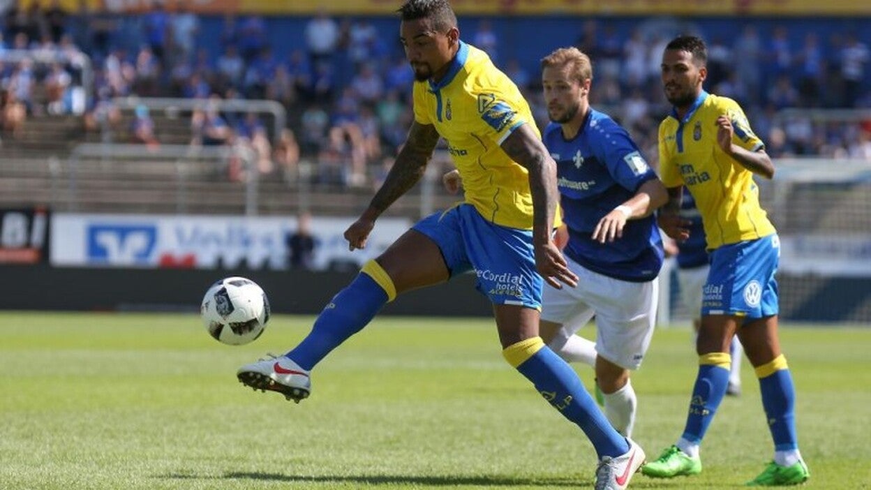 ¿Ficharía un sustituto de Boateng o mediocentro?