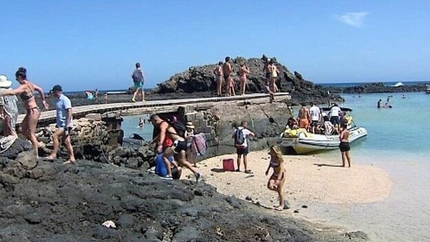 El desembarco de turistas por El Puertito rompe la tranquilidad de la isla de Lobos