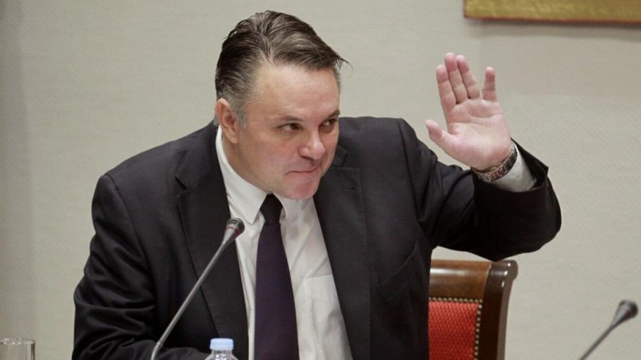 Negrín actúa sin hacer caso al Parlamento