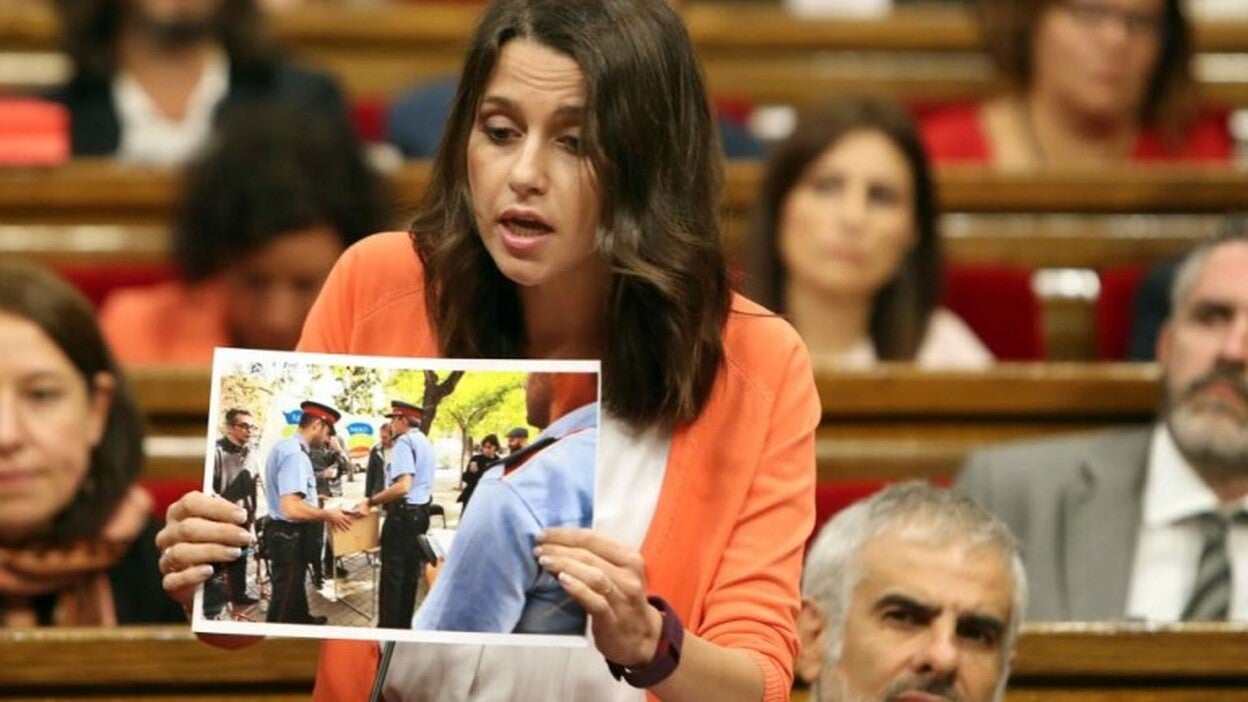 Ciudadanos propone una moción censura a Puigdemont