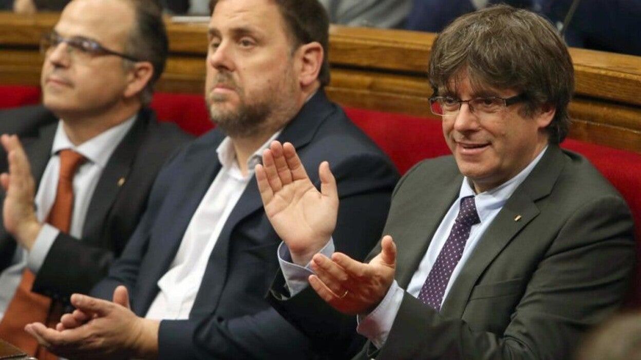 El Parlament aprueba la ‘Ley fundacional de la república catalana’