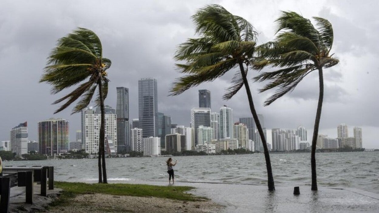 Irma apunta al oeste y obliga a más evacuaciones en Florida