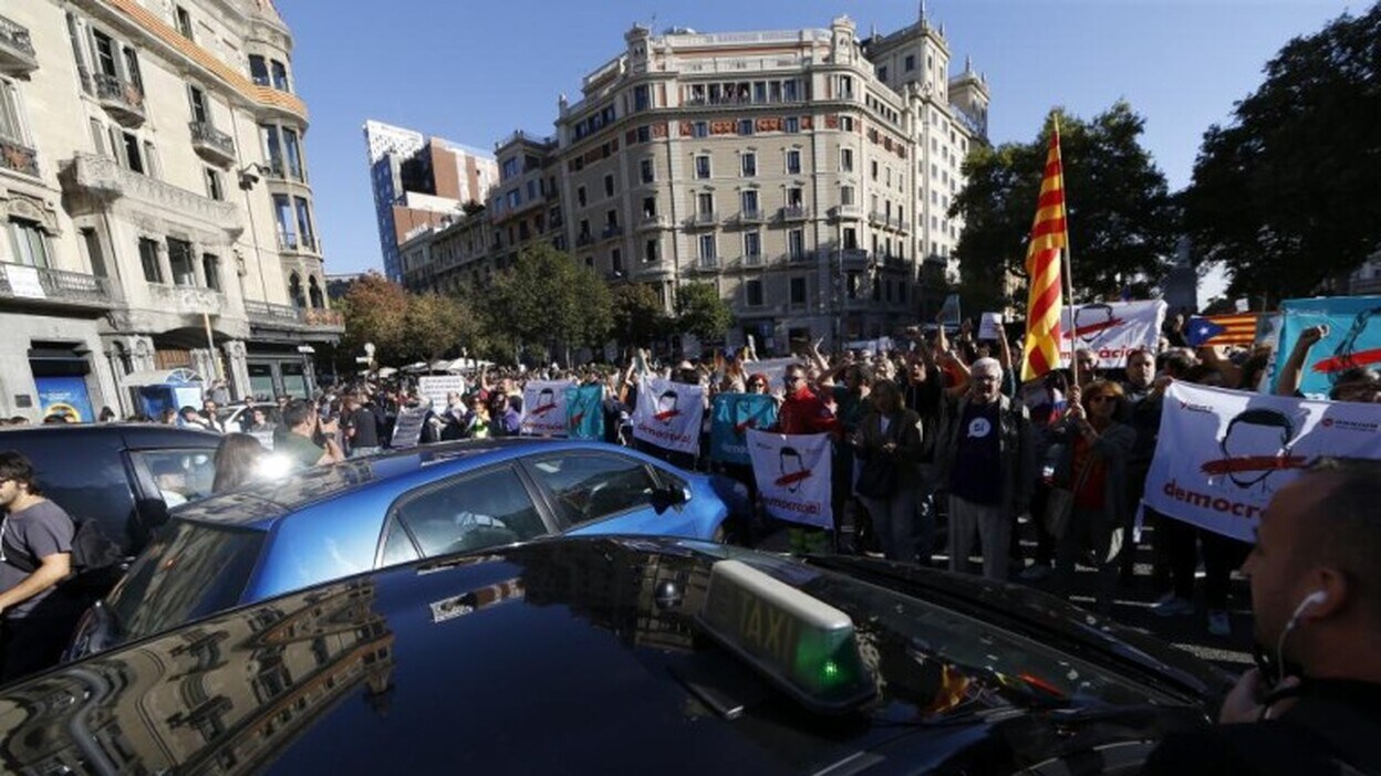 Catorce detenidos en registros a la Generalitat