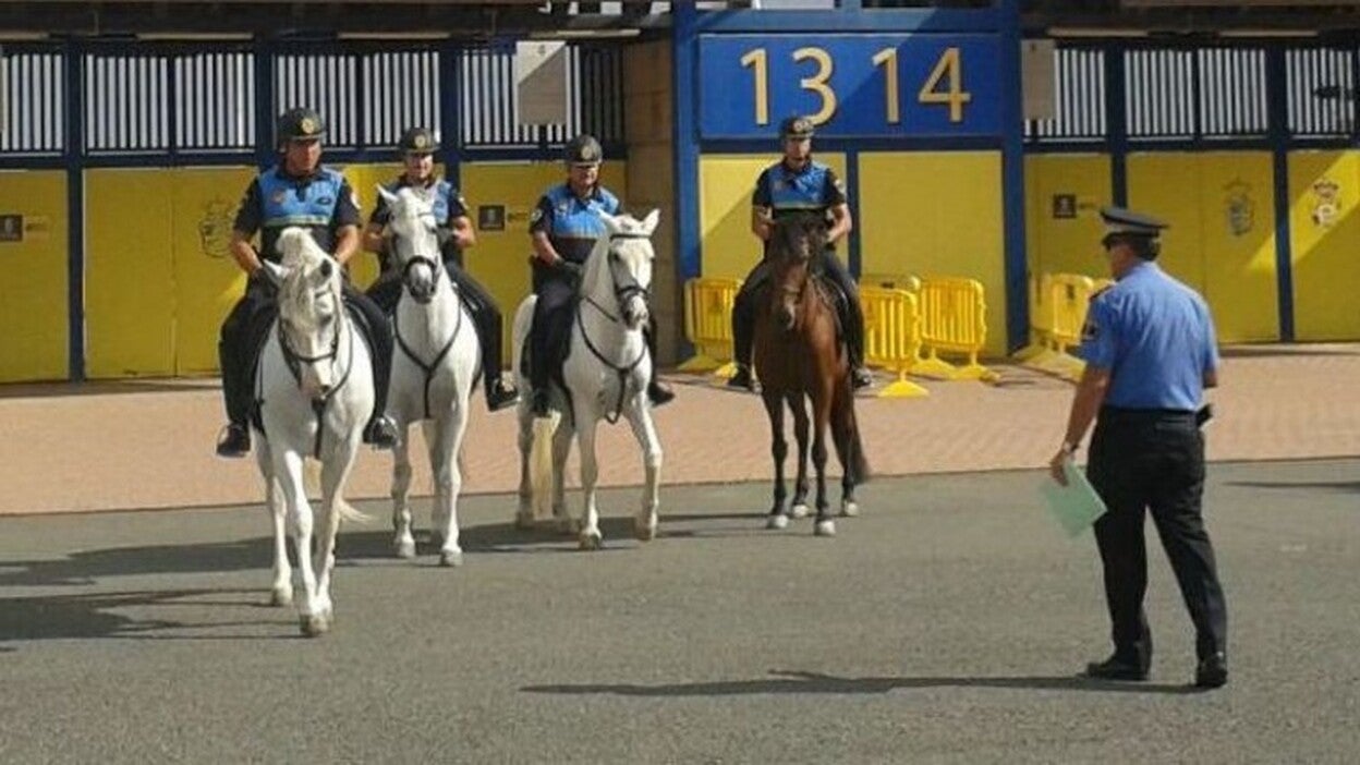 La Policía Local patrulla a caballo