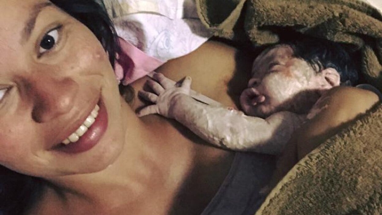 Yuri dio a luz en el sillón de su casa