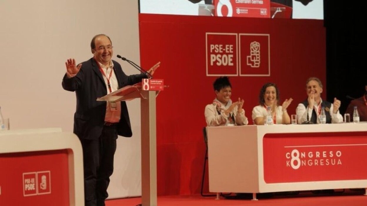 El PSC pide la renuncia a Rajoy y Puigdemont