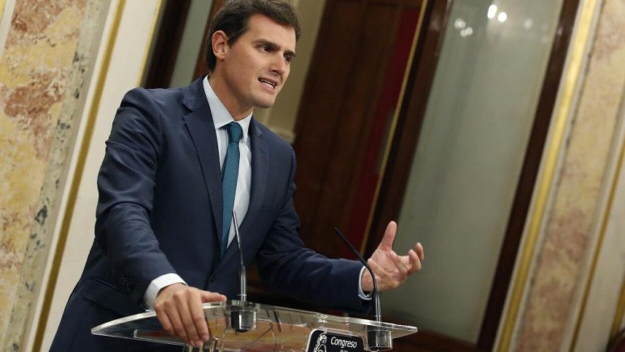 Rajoy habla con Rivera antes del Consejo de Ministros