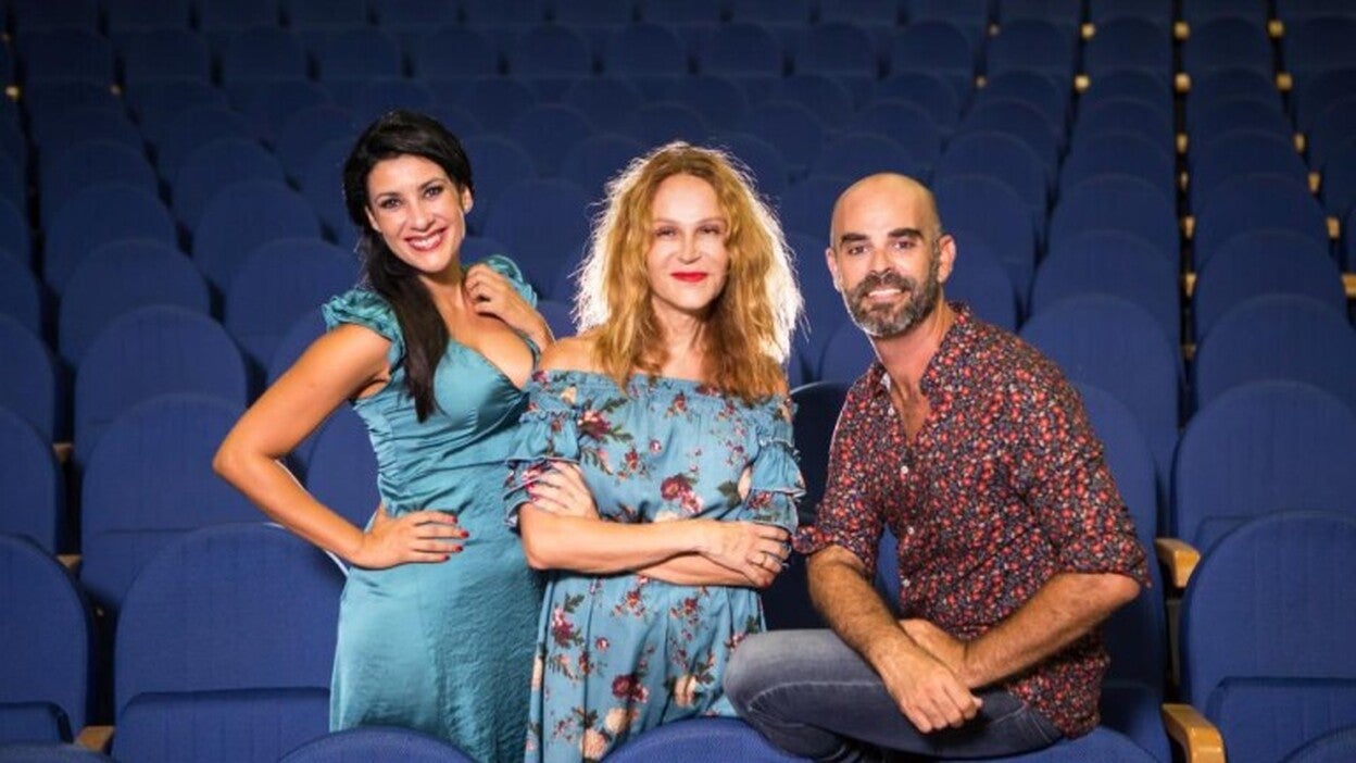 Yanely, Mingo y Antonia, cómicos  a escena