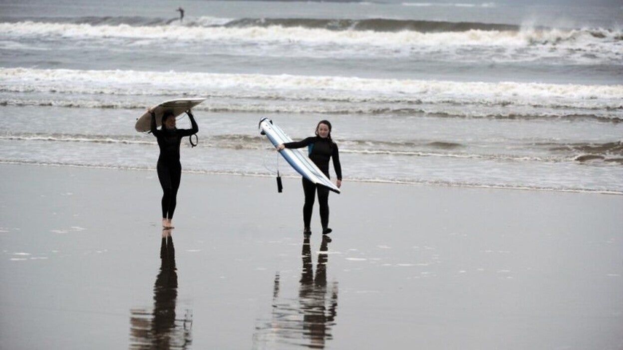 ‘Ophelia’ deja tres muertos en Irlanda