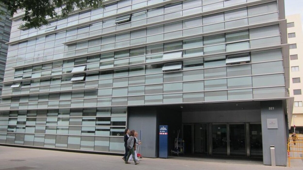 Los Mossos retiran las fotos de Puigdemont de sus comisarías