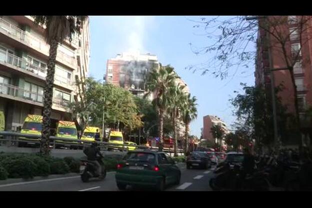 Virulento incendio en un piso de Barcelona