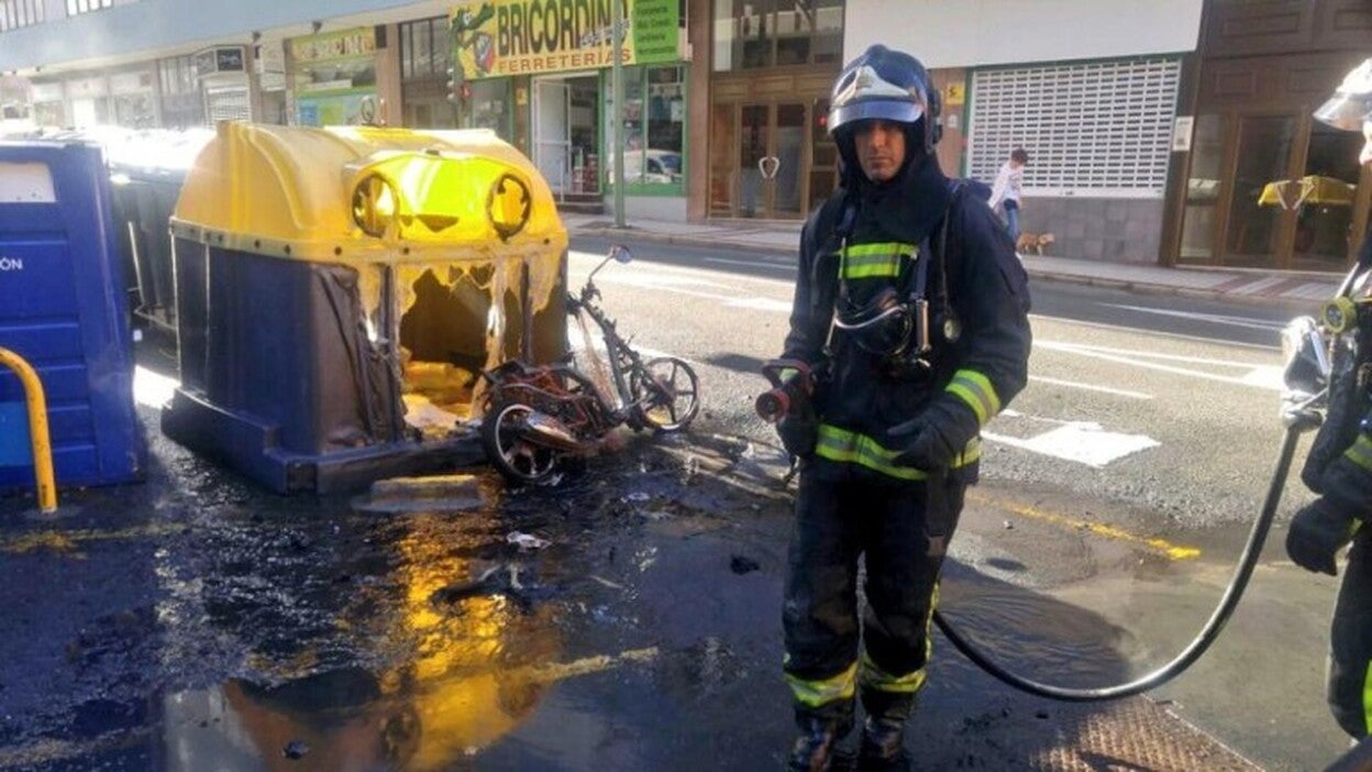 Arde una moto en Juan Manuel Durán