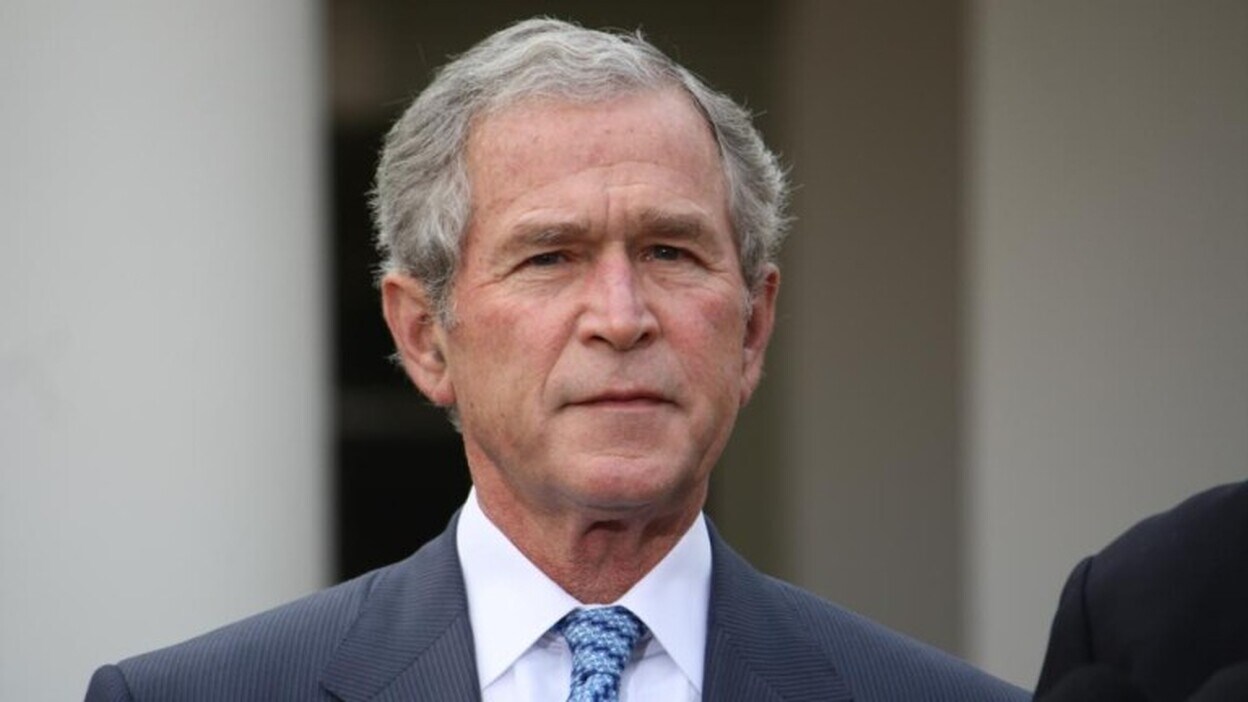George H. W. Bush llama "fanfarrón" a Trump
