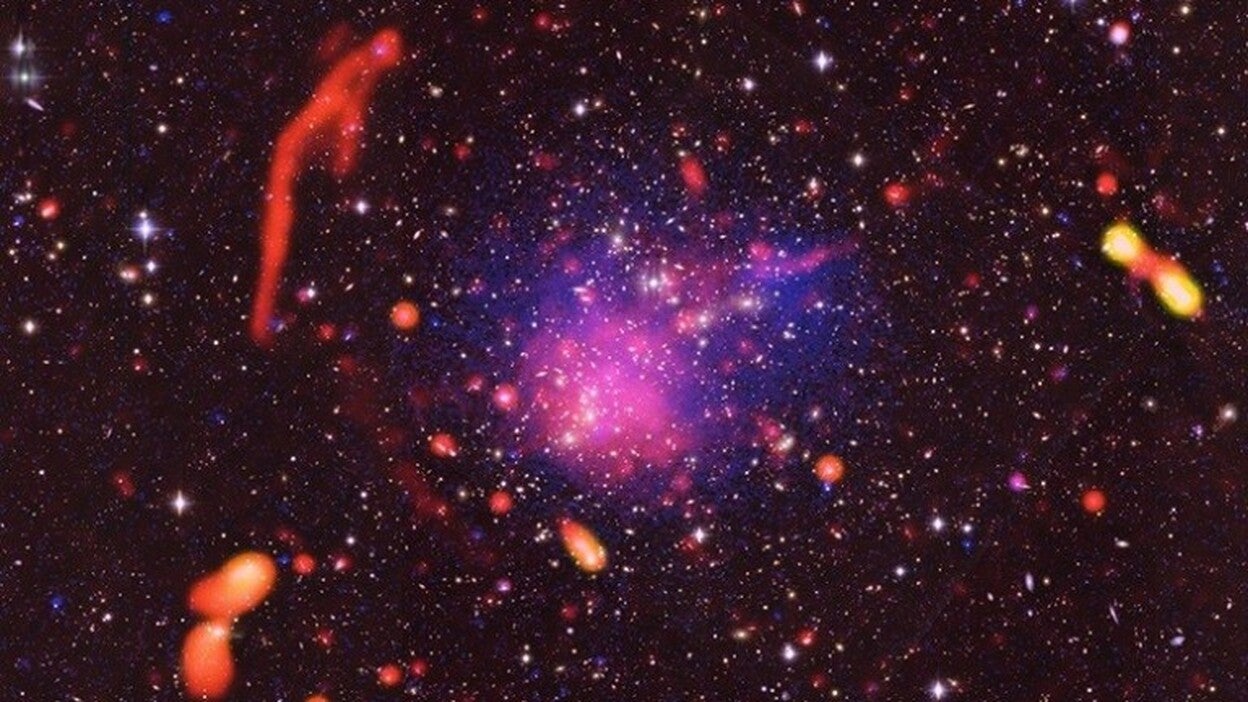 El cúmulos de galaxias chocan entre sí a 4.000 millones de años luz