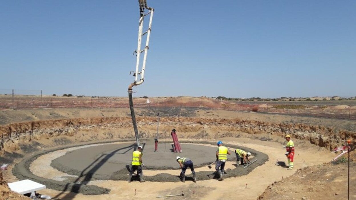 Un parque eólico se instala en la desaladora de Puerto del Rosario