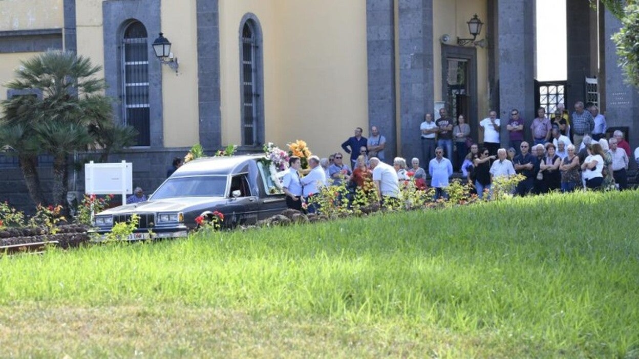 La familia despide a Antonio y Ana María serena y arropada