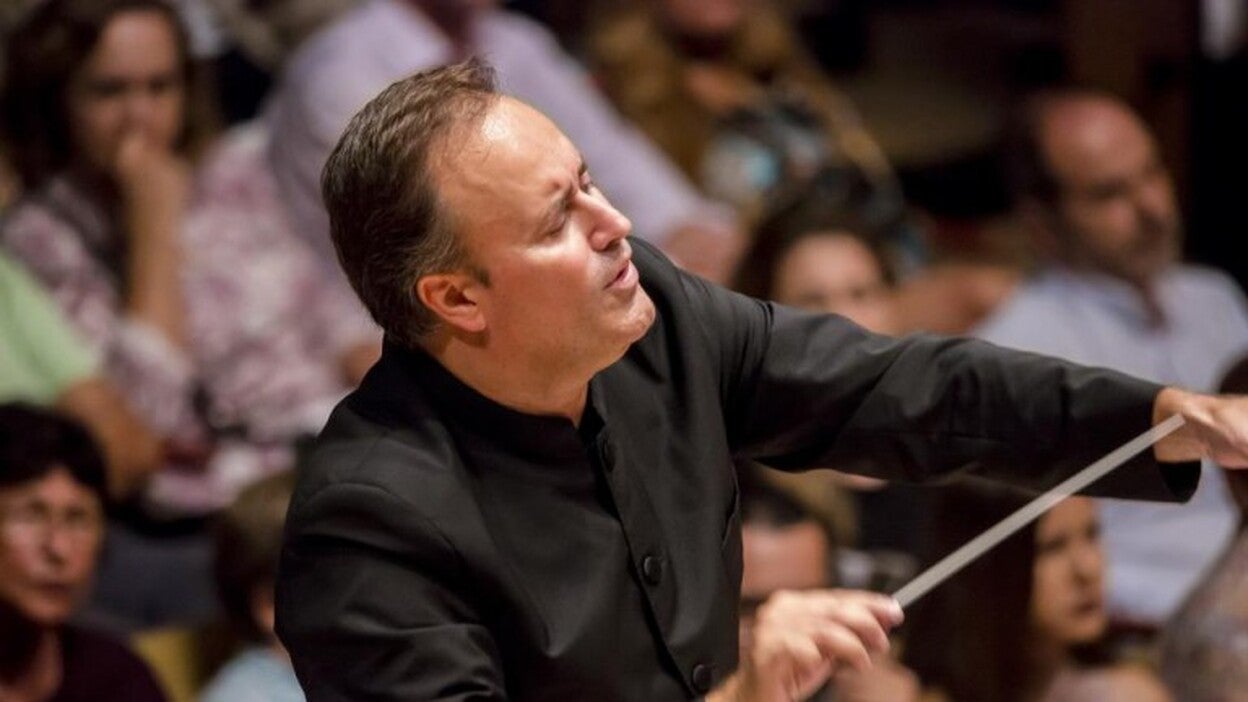 La emoción de Mozart y Chaikovski llega con la OFGC y Karel Mark Chichon