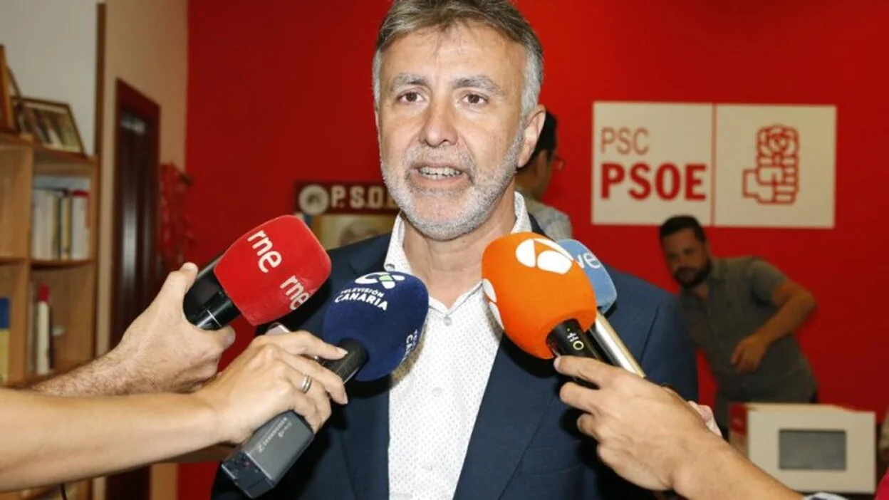 El PSOE tinerfeño aprueba la moción de censura en La Laguna