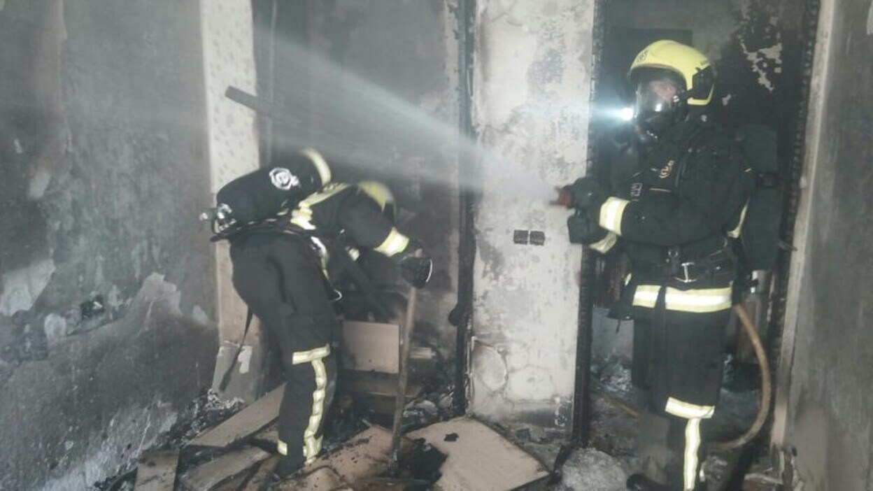 Se incendia un piso en un edificio abandonado en Arucas