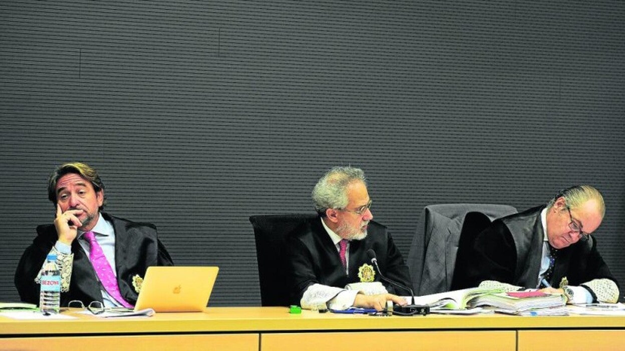 El juez Alba, multado con 500 euros por grabar a sus colegas