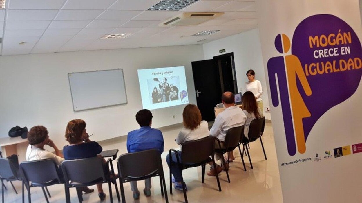 El colectivo LGTBI, por primera vez en el Plan de Igualdad de Mogán