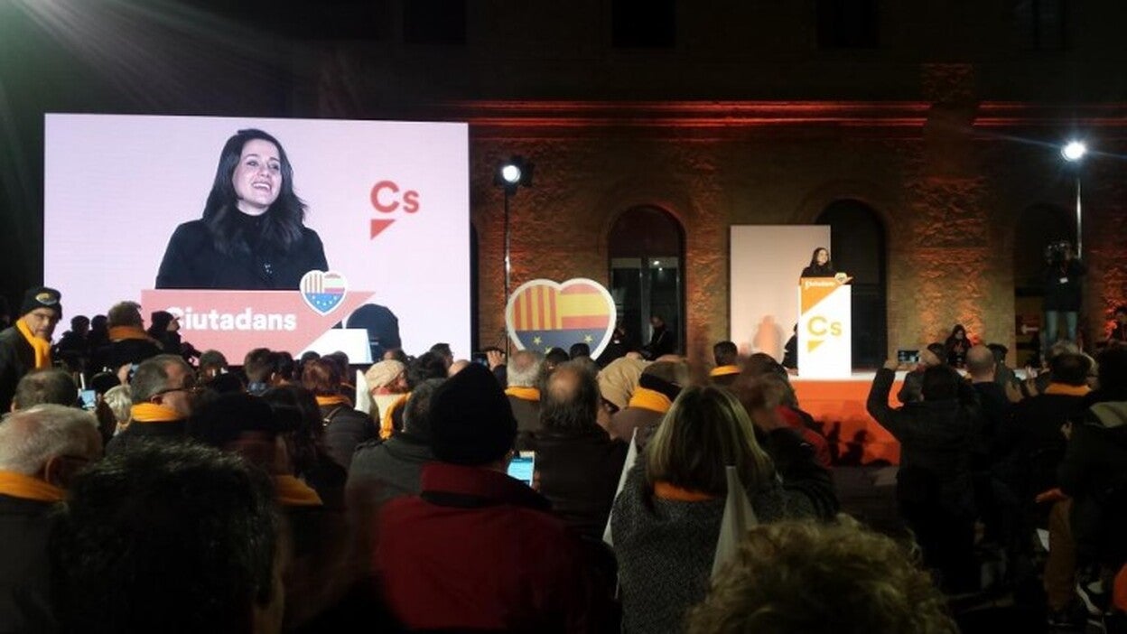 El PSOE y el PP le piden iniciativa a Arrimadas