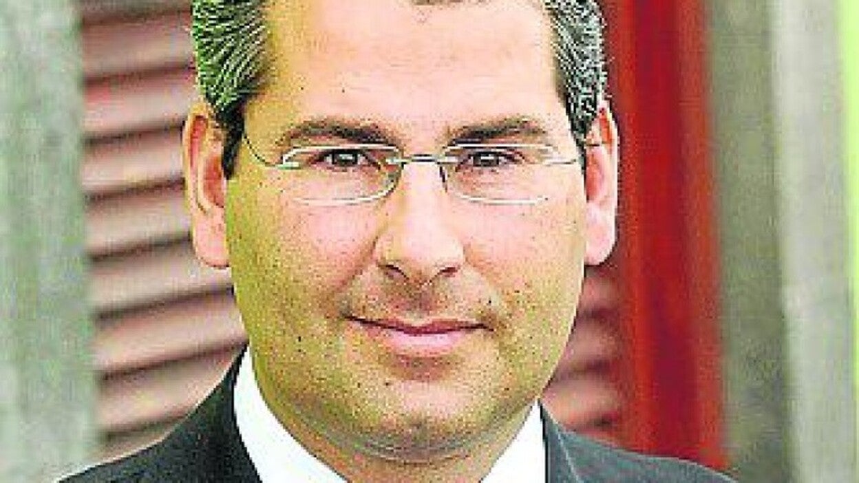 CC calla y el PSOE pide la dimisión