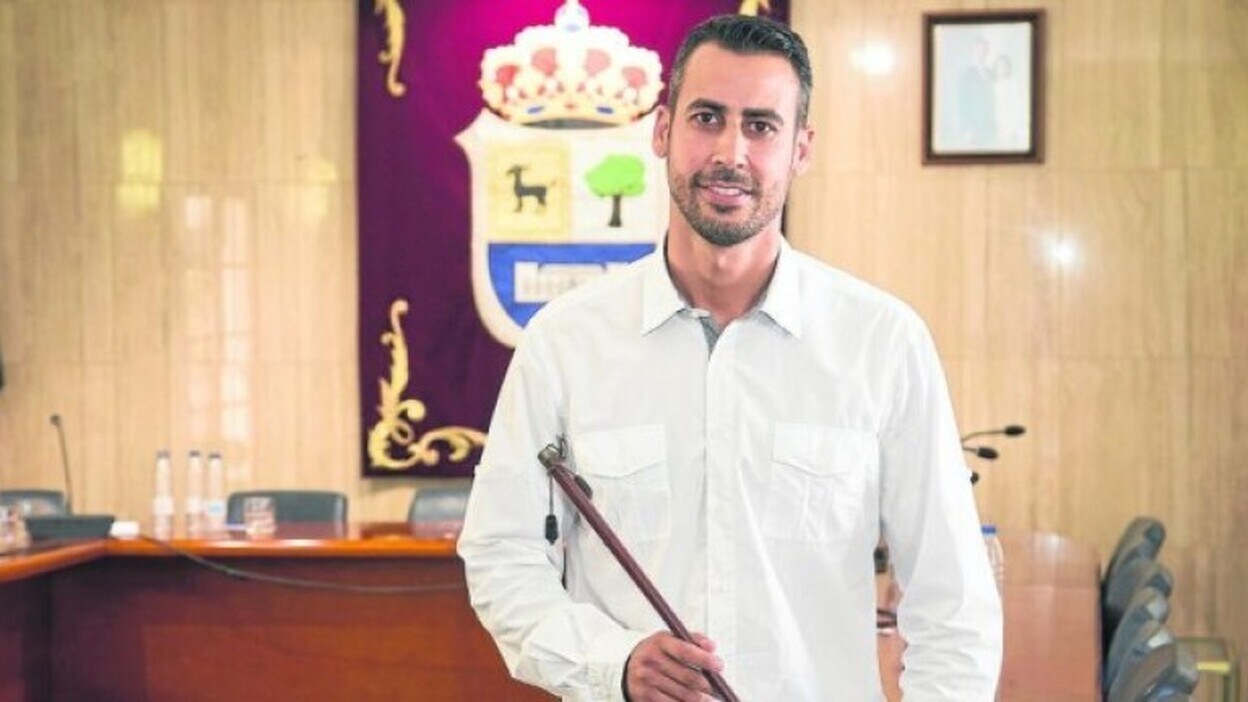 El alcalde de La Oliva se sube el sueldo en 1.200 euros mensuales