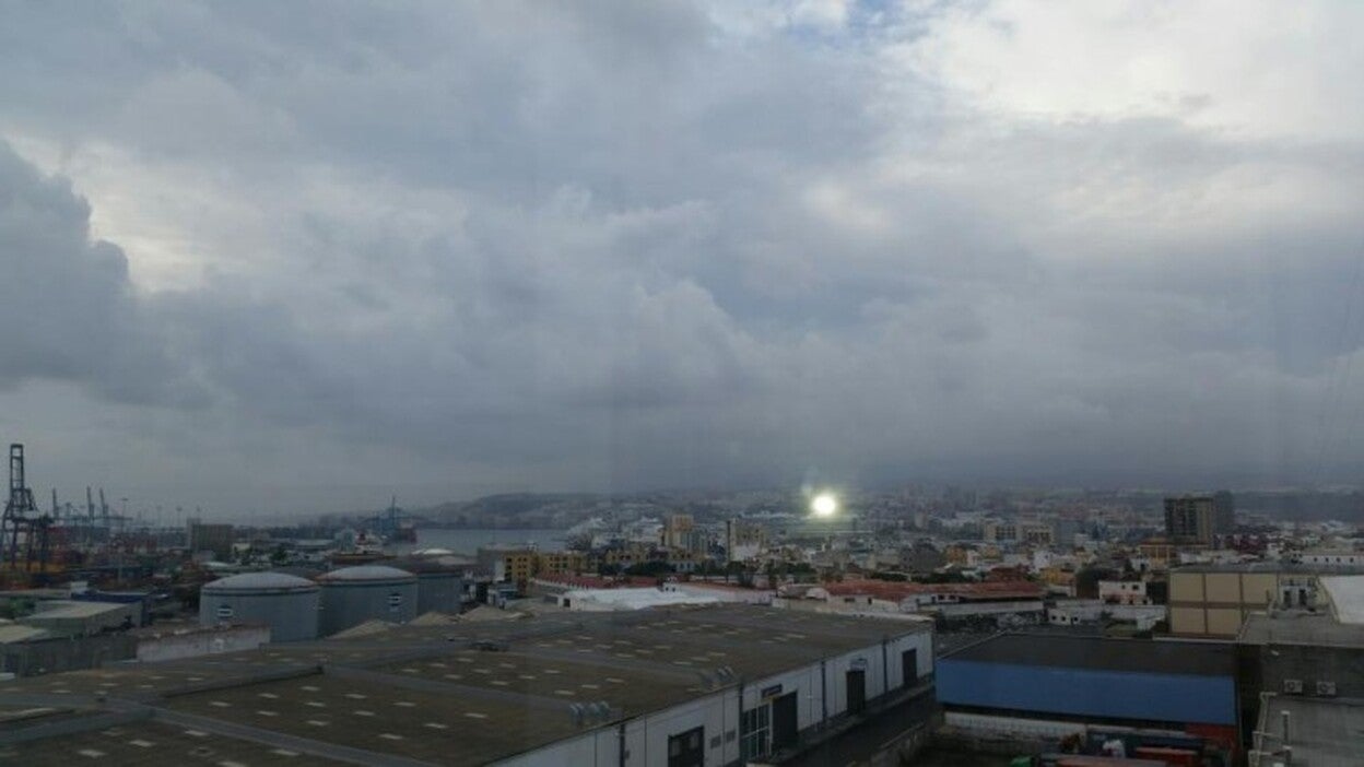 Cielos nubosos y entrada de calima