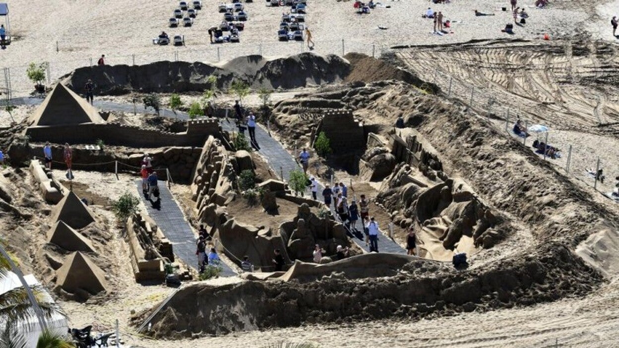 Cierra el Belén de arena de Las Canteras