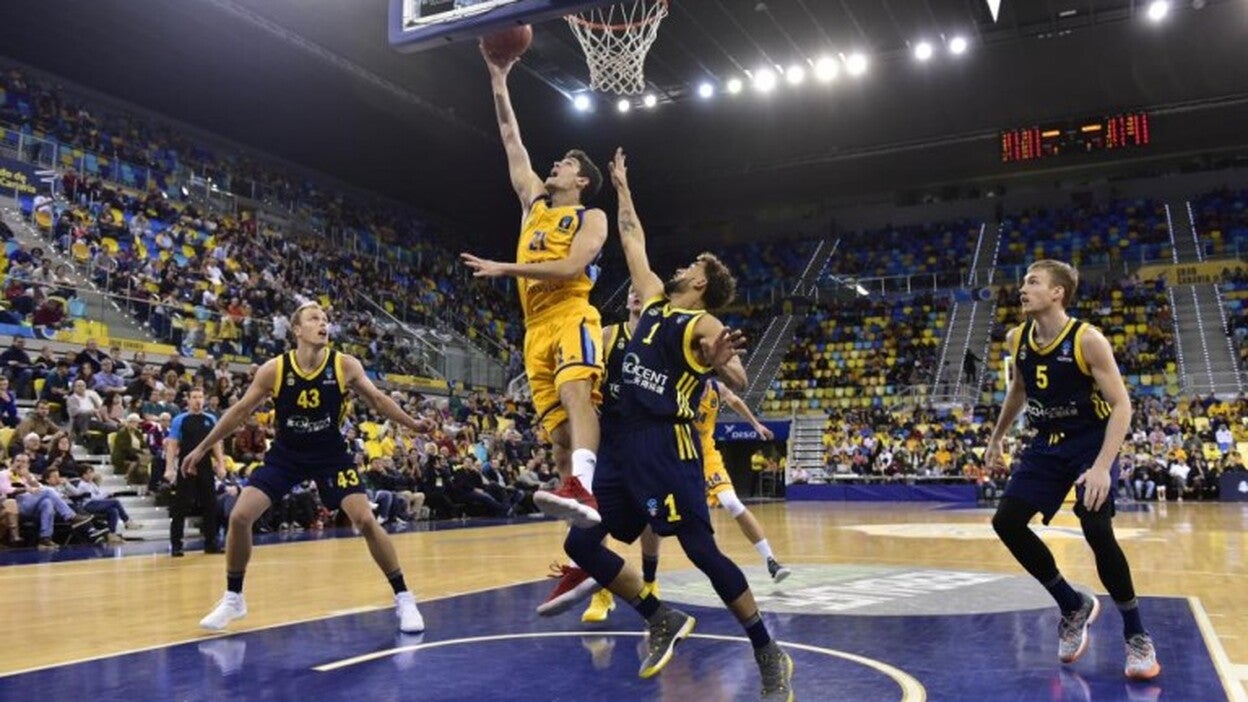 Pulso por el liderato en Estambul