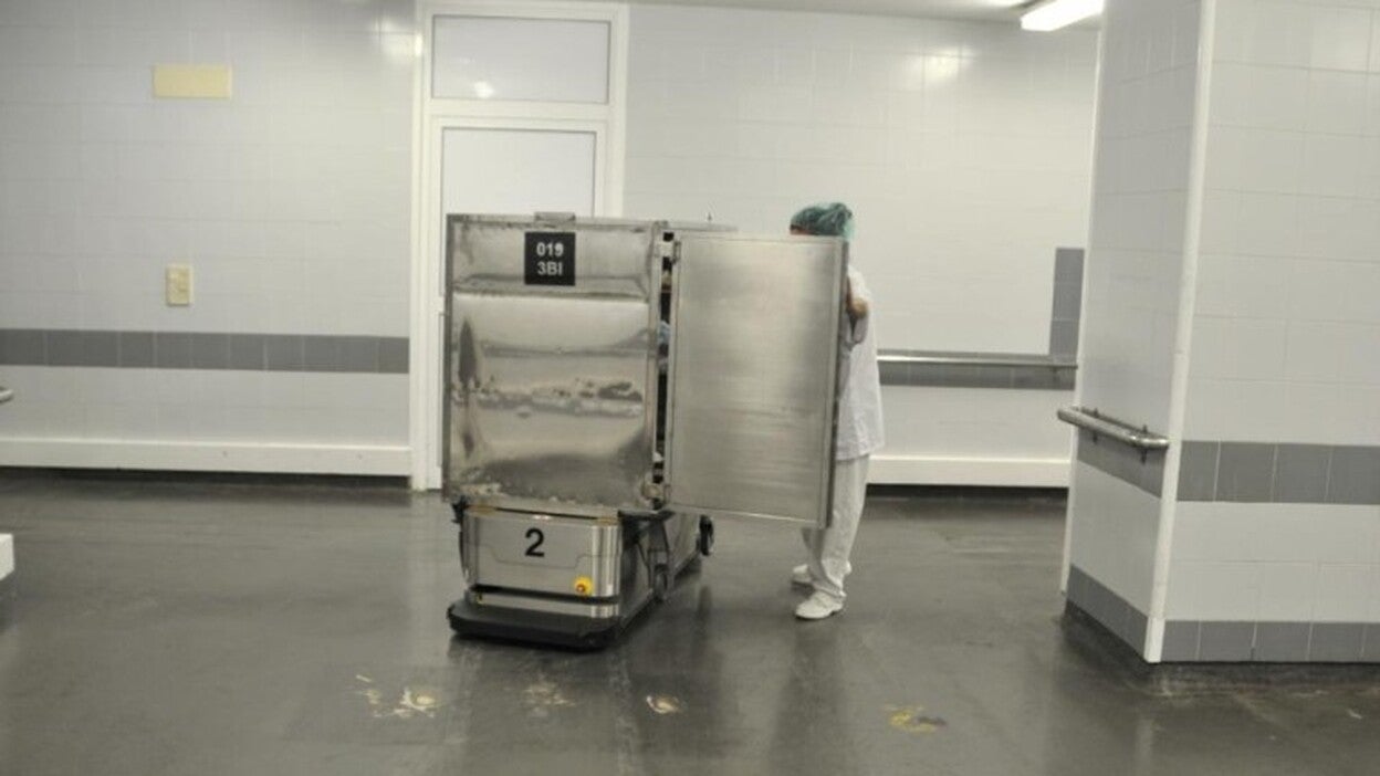 El Negrín renueva su flota de robots de mercancías