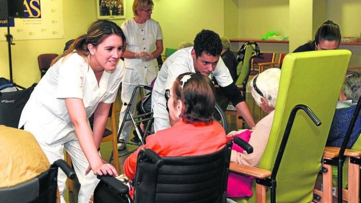 Más de 11.200 dependientes están a la espera de la ayuda