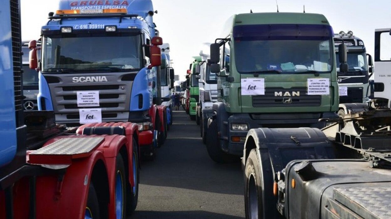 El paro recorta un 50% la actividad de las terminales