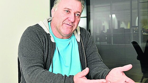 Petición. Juan Francisco Marrero, padre de Estefanía, hace un llamamiento para que la sociedad done. /  Arcadio Suárez