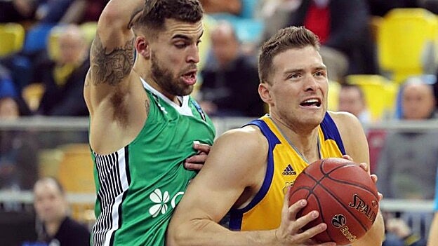 El equipo amarillo terminó segundo de grupo, obteniendo billete para la siguiente fase. / Efe