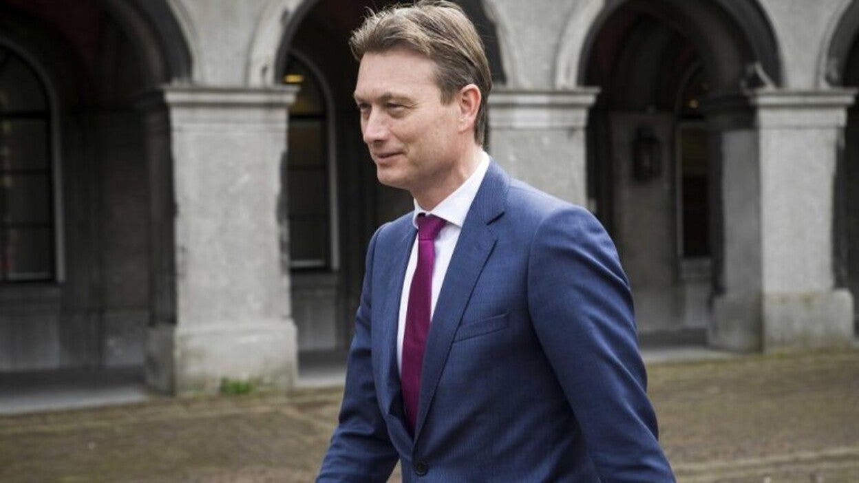 Dimite el ministro de Exteriores holandés tras mentir sobre una reunión con Putin