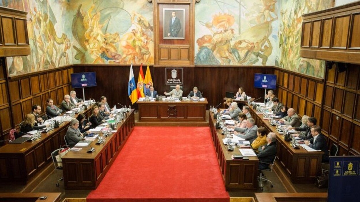 El último IRPF, negativo para 12 de 16 miembros del Gobierno insular