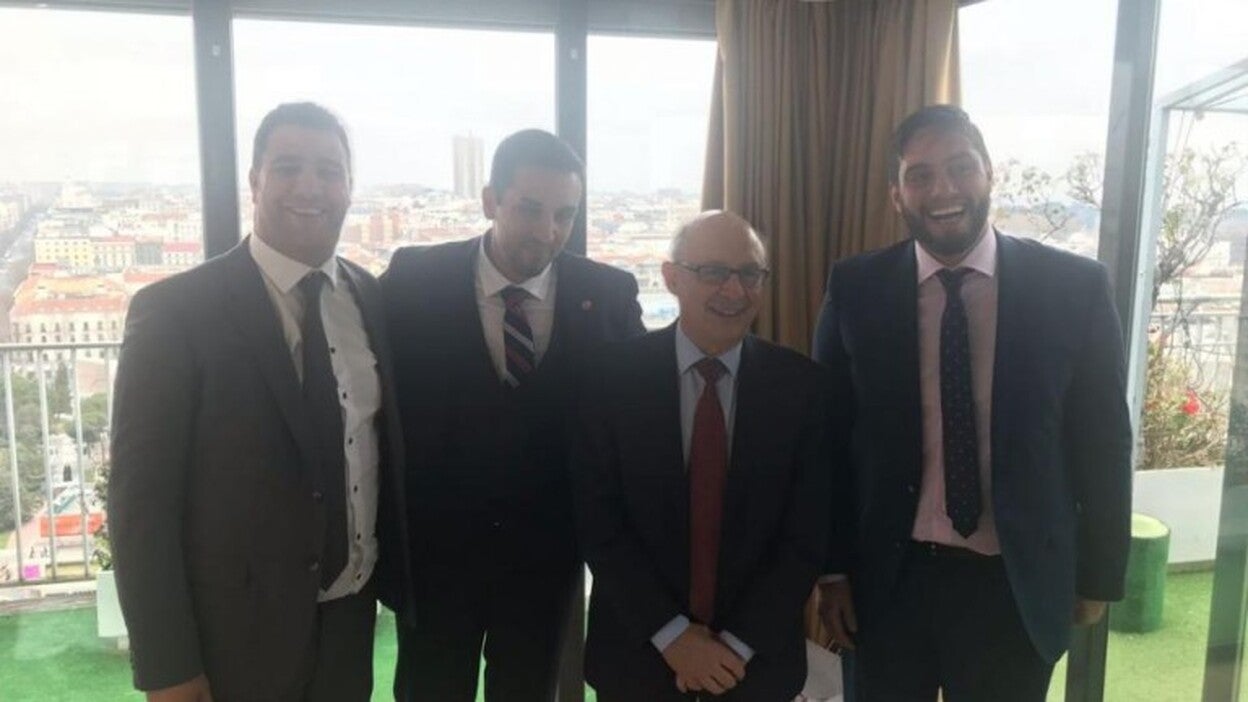 AJE Canarias, con Cristóbal Montoro, Ministro de Hacienda