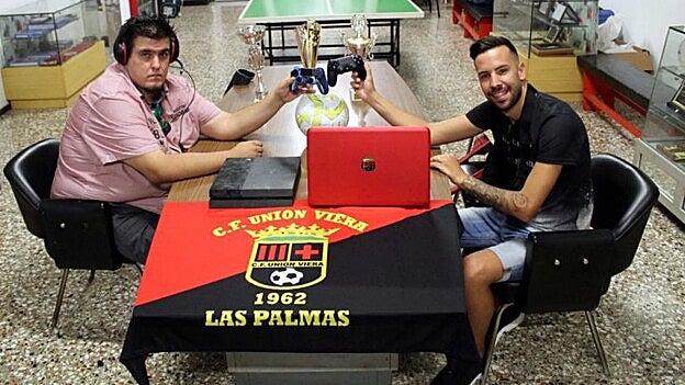 El Unión Viera de eSports, sección pionera en este ramo en cuanto a clubes canarios. Su deseo por tipificar este universo no les impide ver la distancia existente con los deportes tradicionales. /  CF Unión Viera.